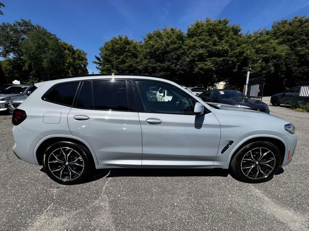 Used 2024 Gray Metallic BMW xDrive30i image 7