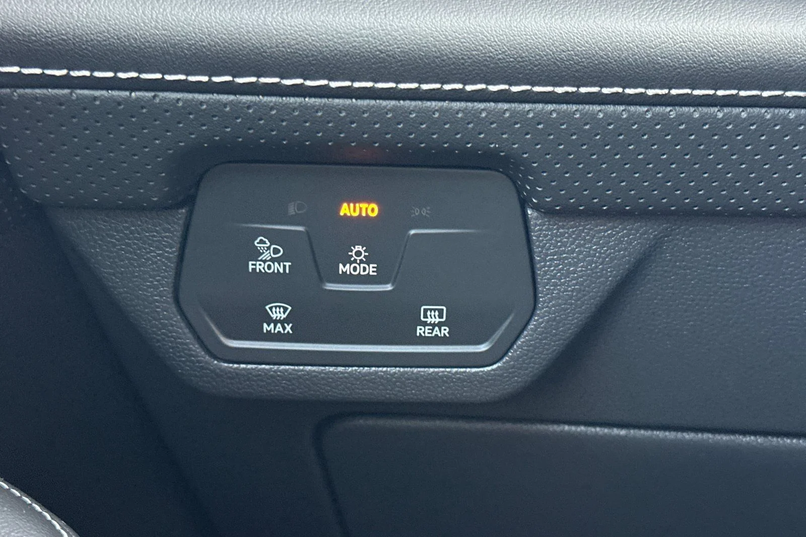 New 2026 Black Volkswagen 2.0T SE w/Technology image 24