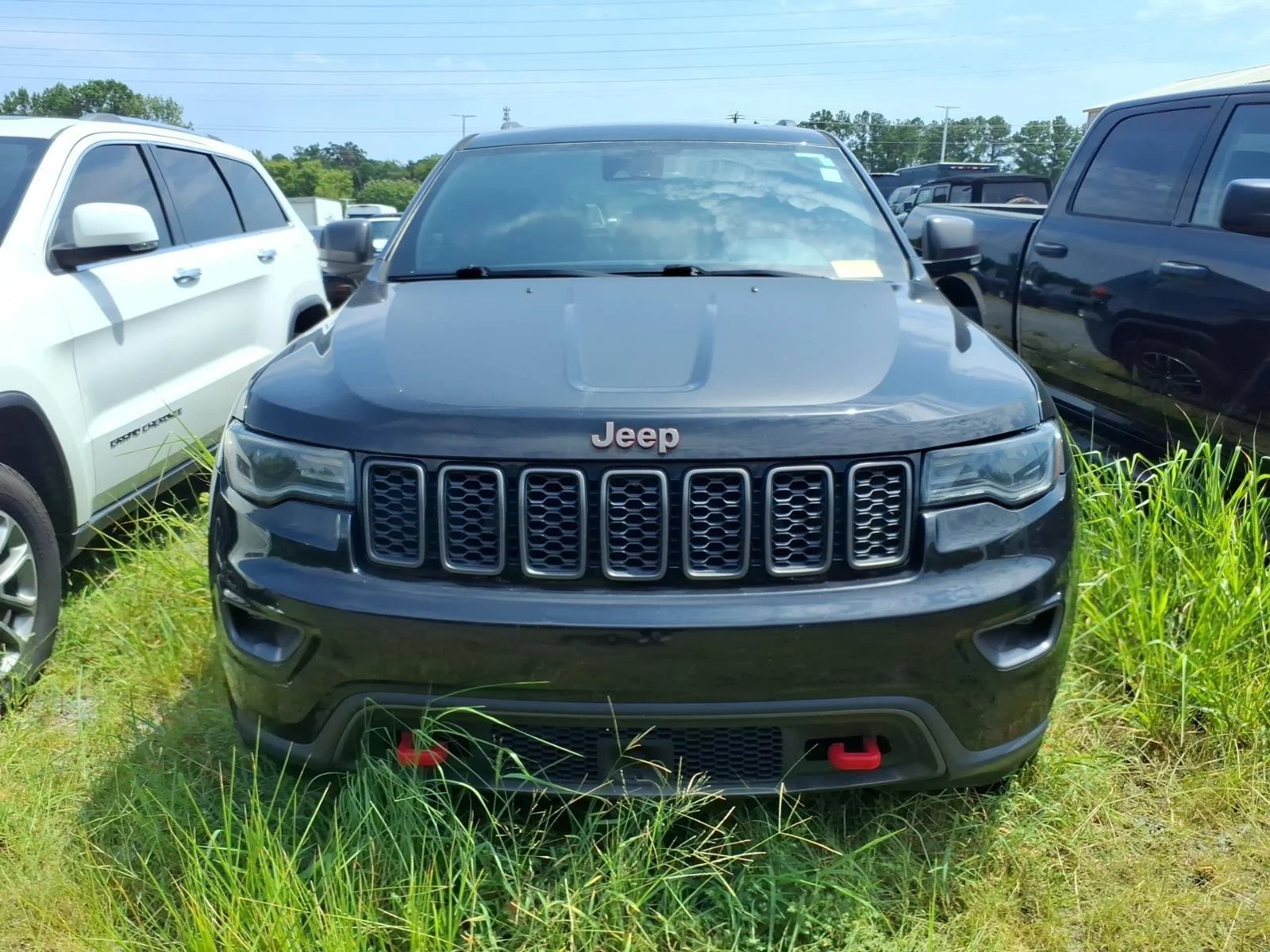 Used 2018 Diamond Black Crystal Pearlcoat Jeep Trailhawk image 4