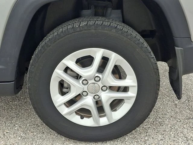 Used 2019 Silver Jeep Sport image 28