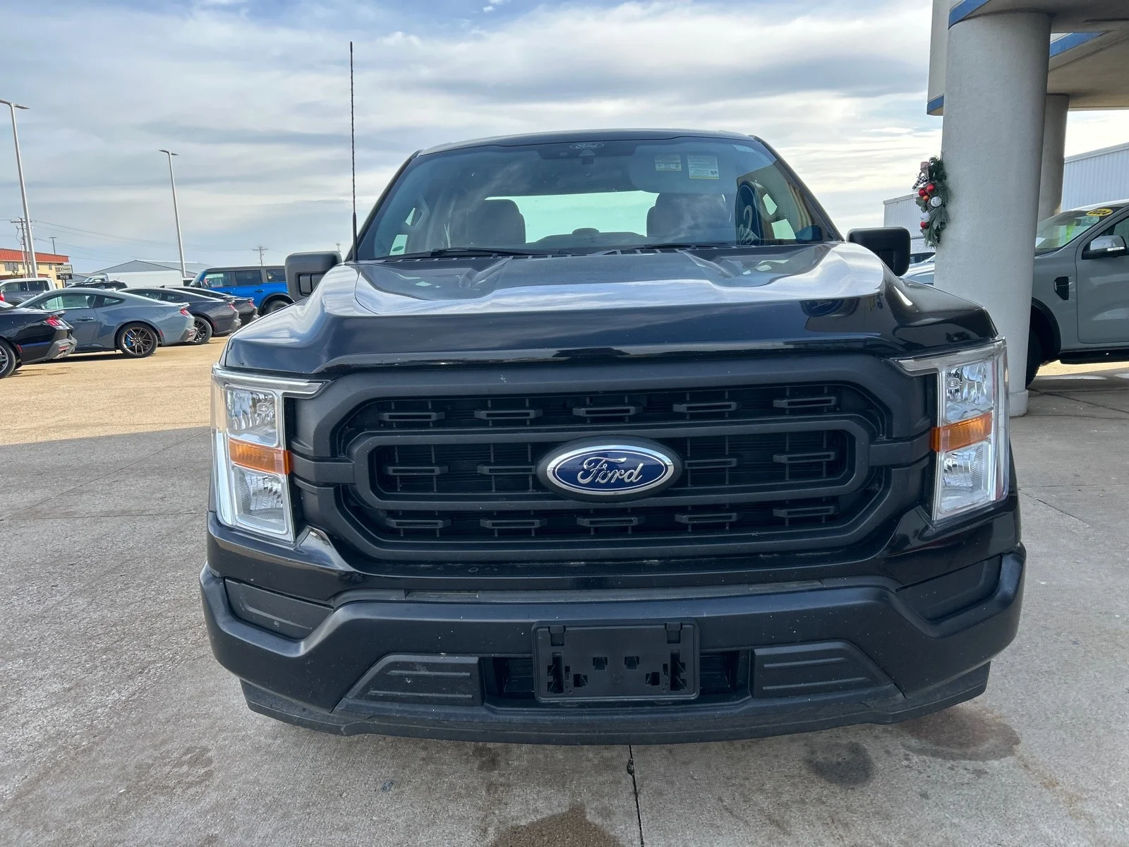 Used 2022 Black Ford XL image 3