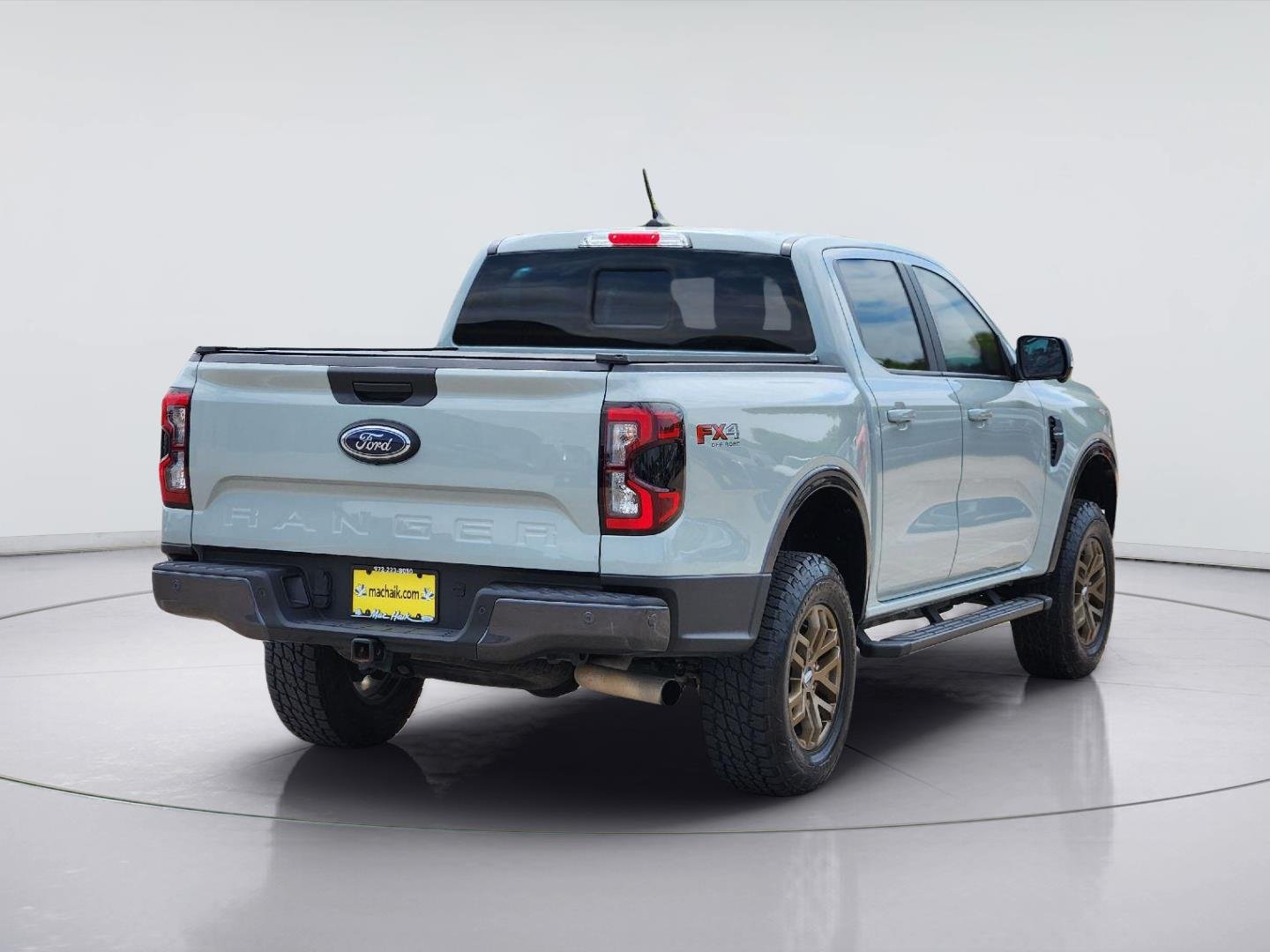 Used 2024 Cactus Gray Ford LARIAT image 4