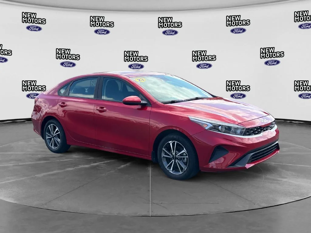 Used 2023 Currant Red Kia LXS image 8