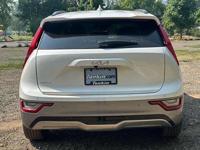 Used 2023 Snow White Pearl Kia Wave image 8