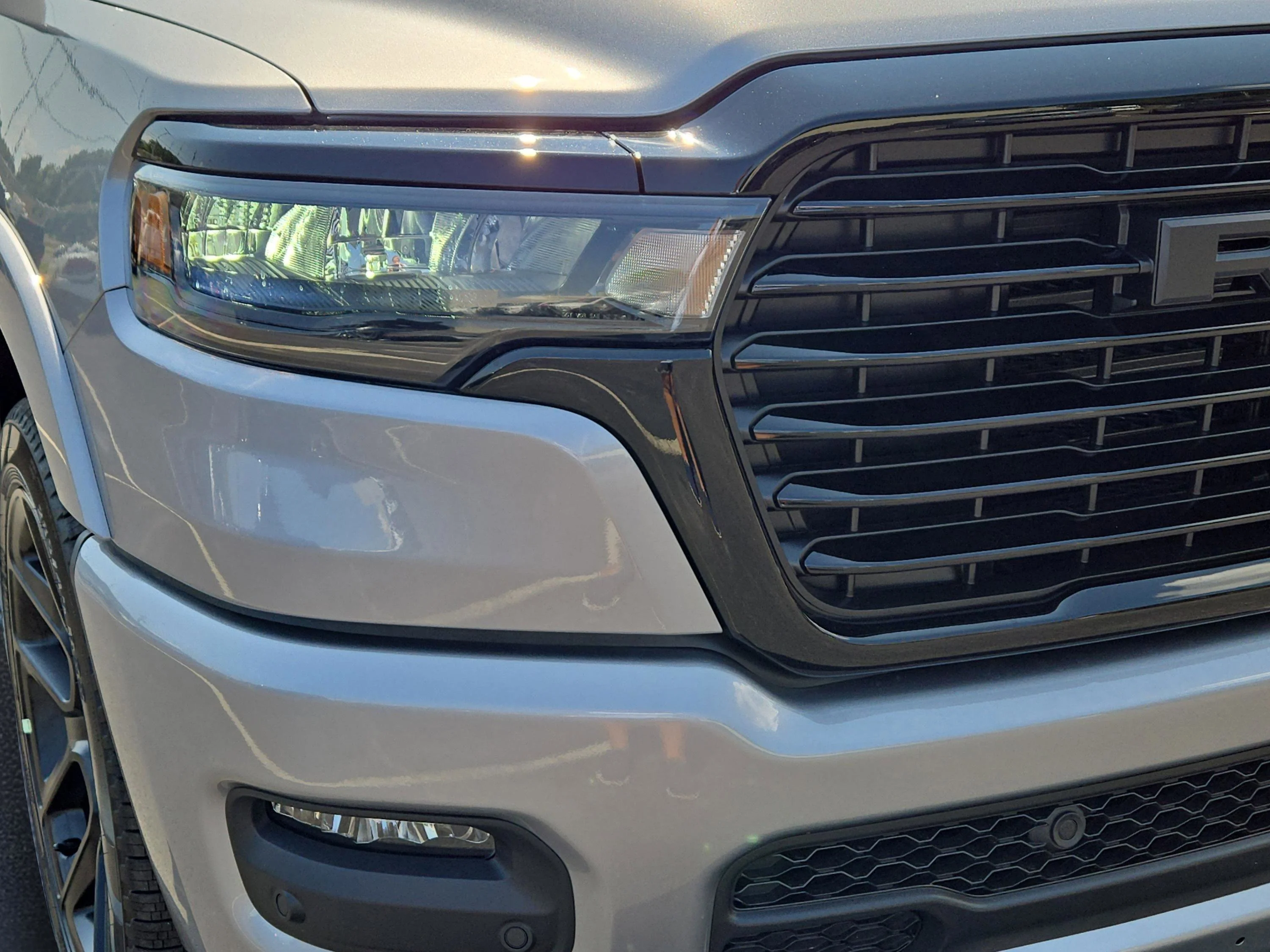 2026 RAM 1500 Laramie - Photo 3
