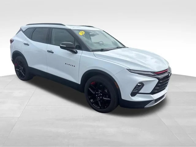 Used 2024 Summit White Chevrolet 3LT image 9
