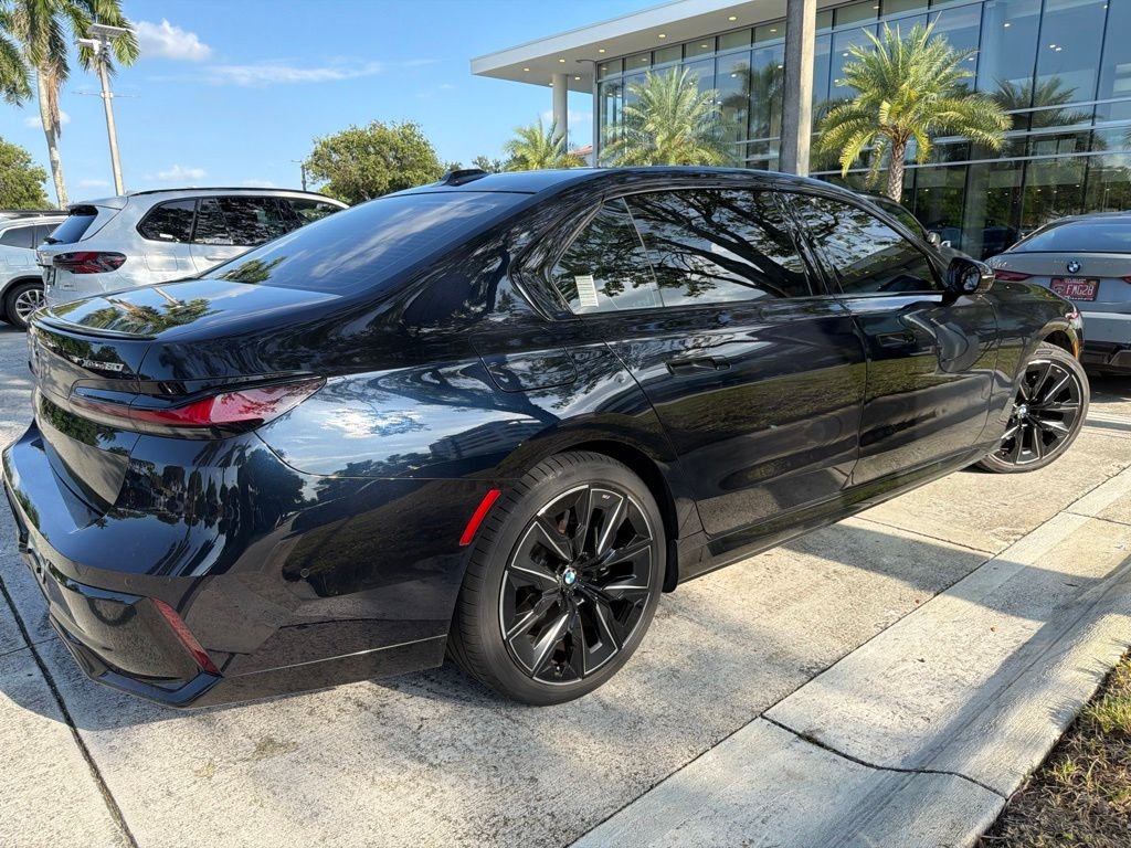 Certified Used 2023 Carbon Black Metallic BMW xDrive60 image 5