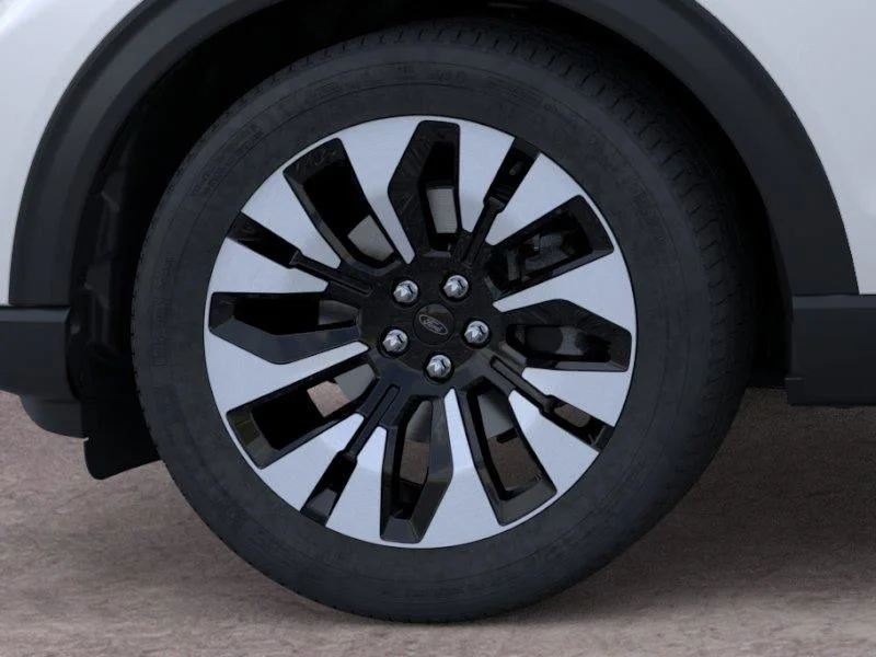 New 2026 Star White Metallic Tri-Coat Ford Platinum™ image 19