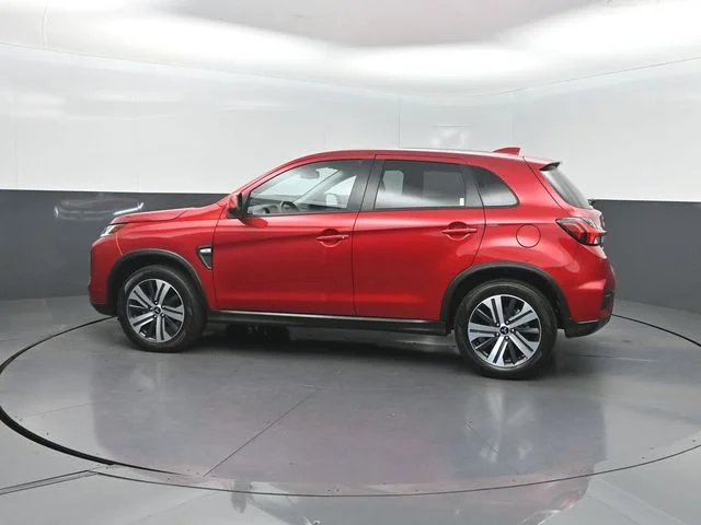 Used 2024 Red Mitsubishi 2.0 ES image 3