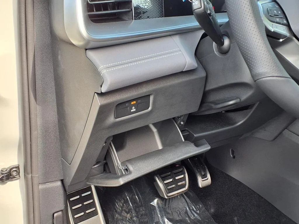 New 2026 Sandstone Volkswagen 2.0T SE R-Line Black image 12