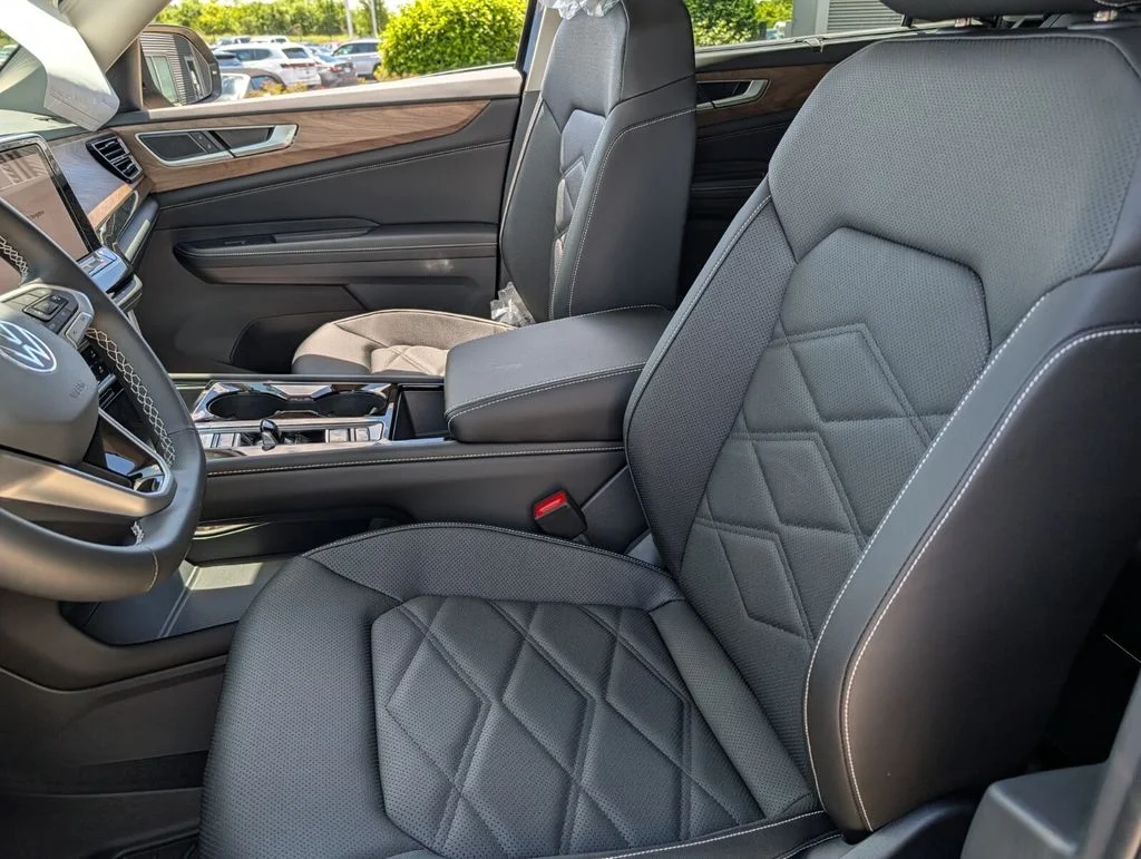 New 2026 Black Volkswagen 2.0T SE w/Technology image 10