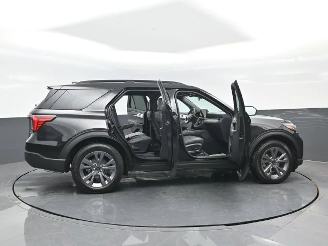 New 2027 Agate Black Metallic Ford Active image 28