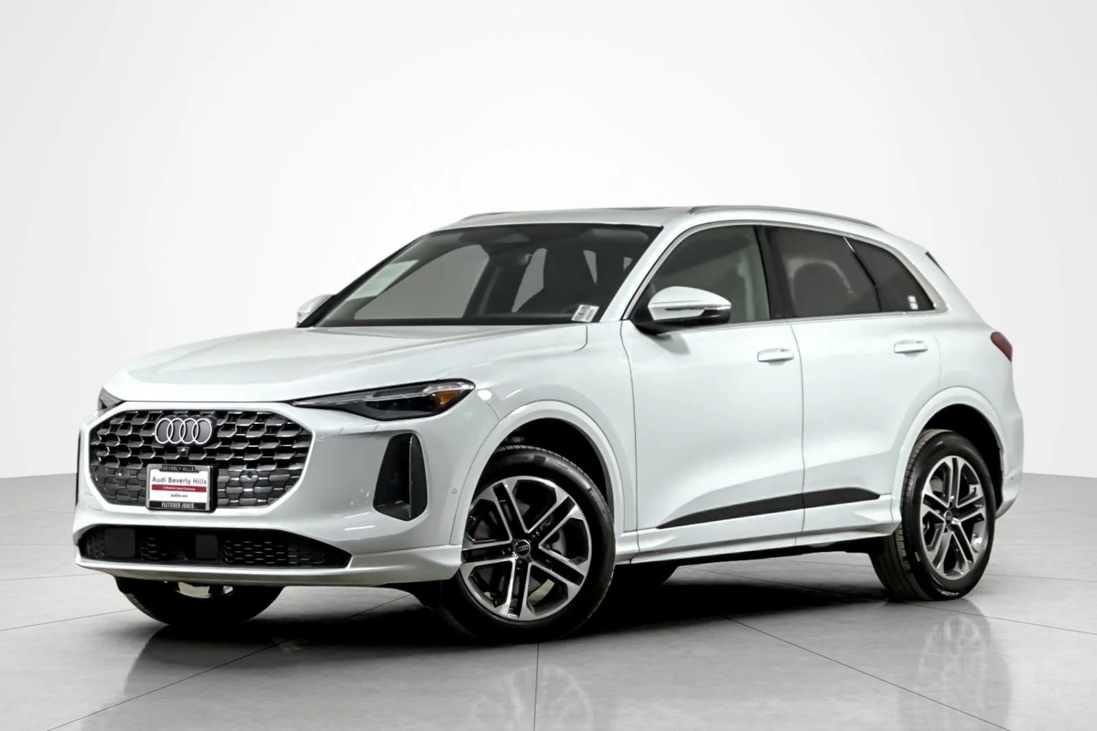 Luxury Loaner 2025 Q5 SUV