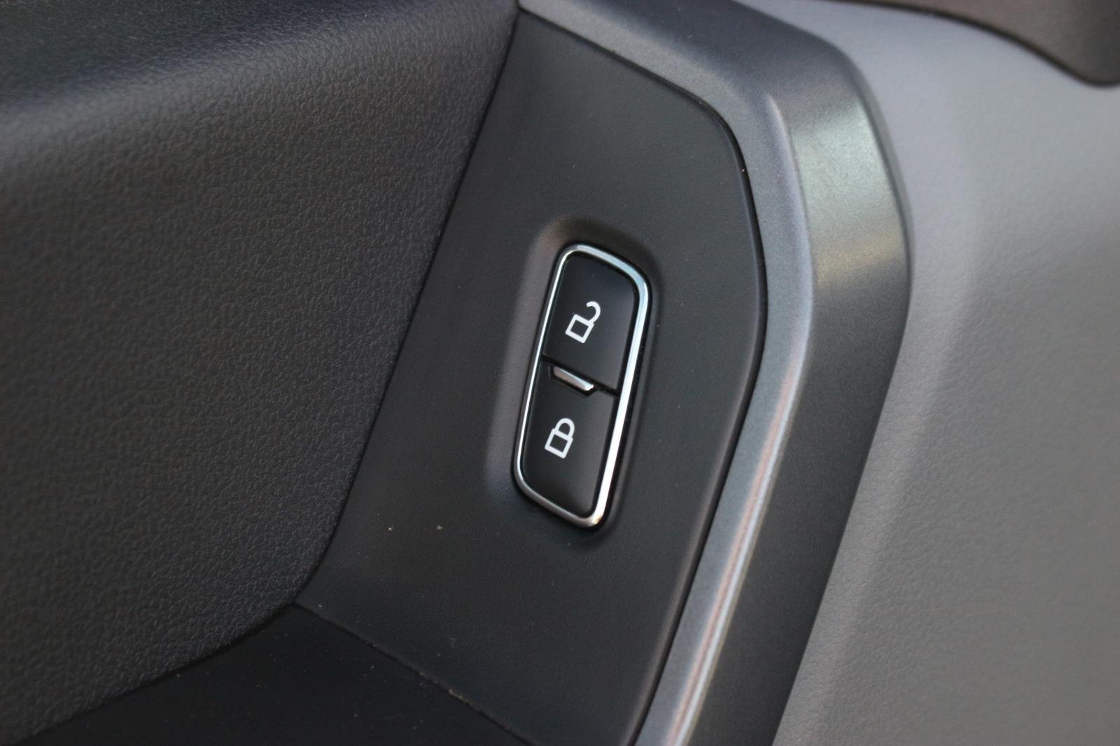 Used 2023 Oxford White Ford XL image 17