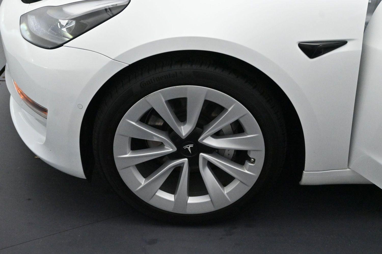 Used 2022 Pearl White Multi-Coat Tesla Base image 23