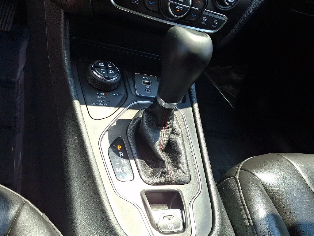 Used 2020 Bright White Clearcoat Jeep Trailhawk image 23