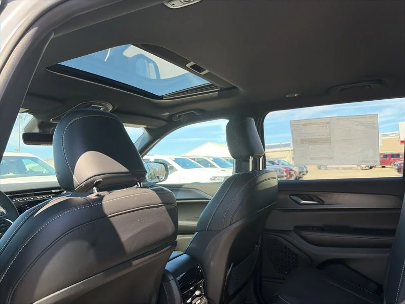 2025 Jeep Grand Cherokee L Altitude - Photo 13