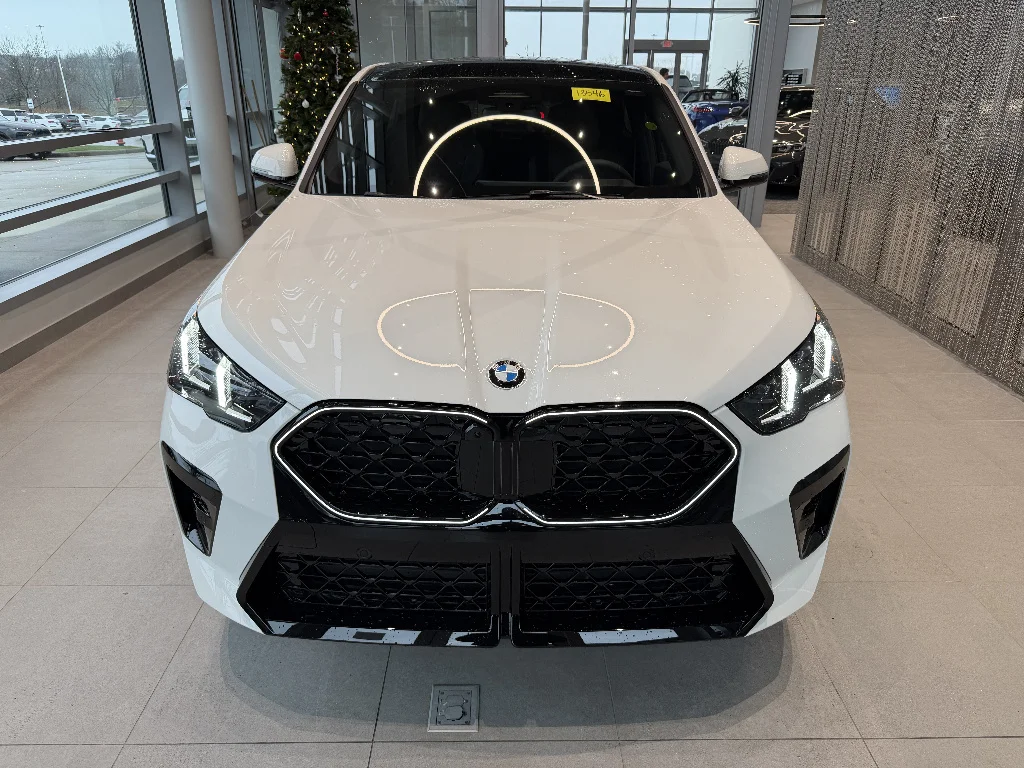 New 2026 Alpine White BMW xDrive28i image 2