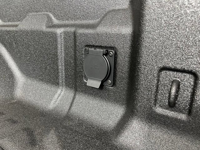 New 2026 Summit White GMC Elevation image 31