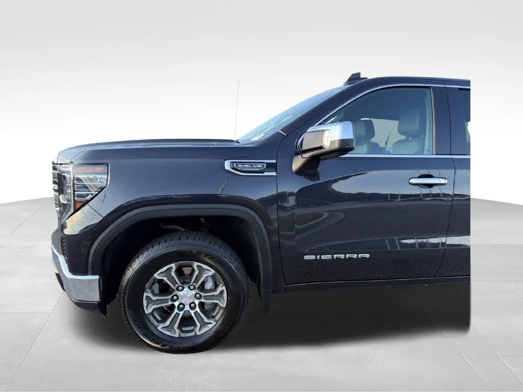 Used 2025 Silver GMC SLT image 24