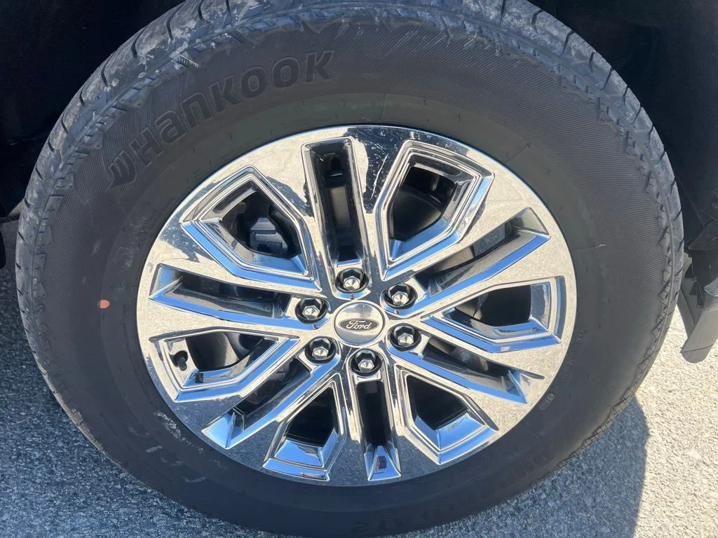 New 2026 Carbonized Gray Metallic Ford Lariat® image 29