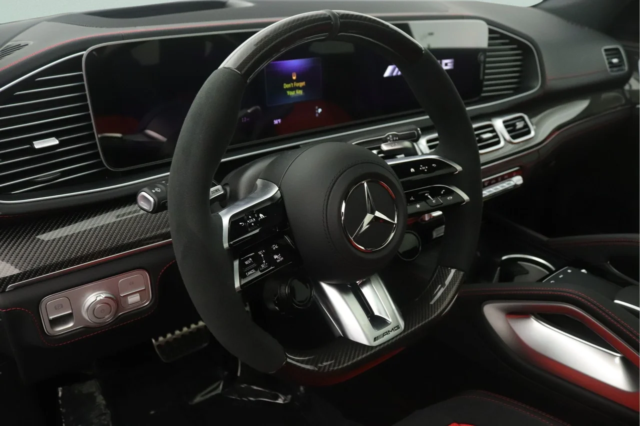 New 2026 MANUFAKTUR Moonlight White Metallic Mercedes-Benz 63 S AMG® 4MATIC® image 4