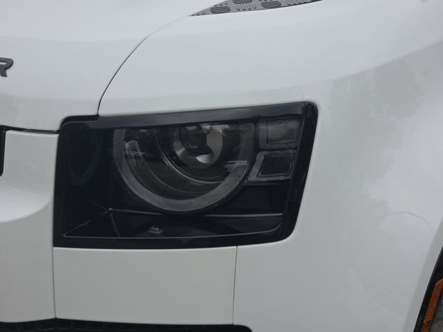 Certified Used 2025 White Land Rover X-Dynamic SE image 33