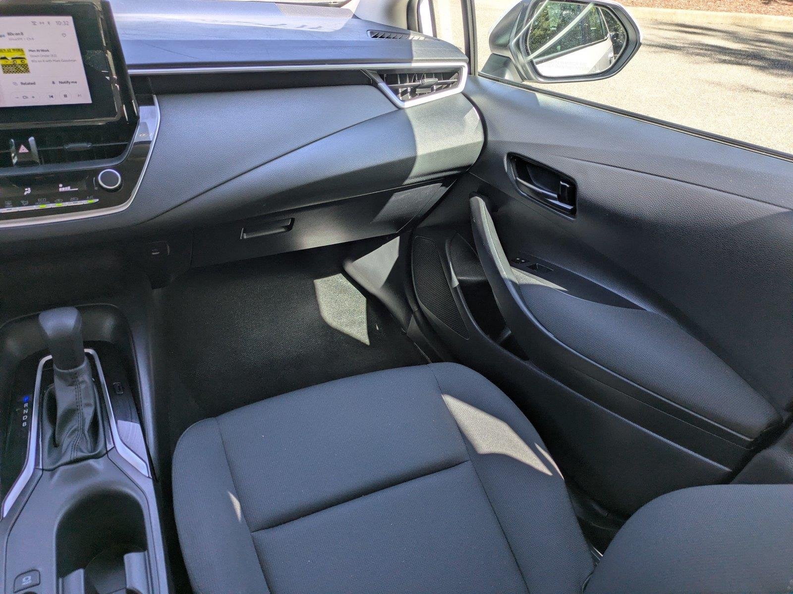 Used 2025  Toyota LE image 16