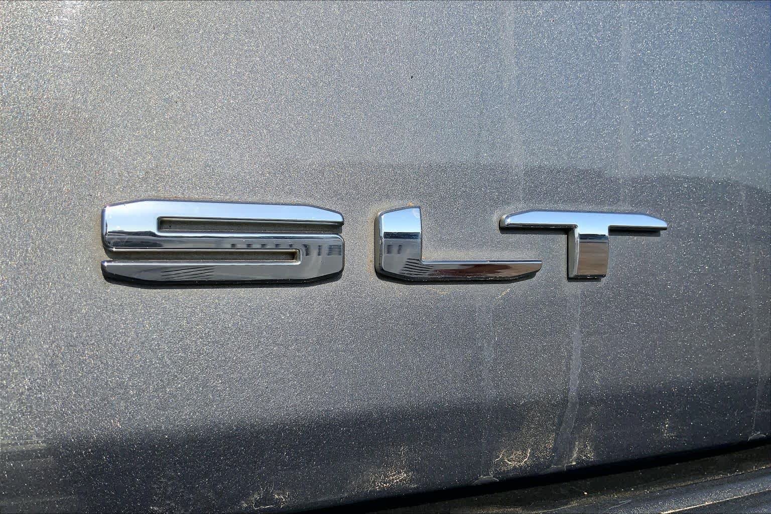 Used 2022 Satin Steel Metallic GMC SLT image 9