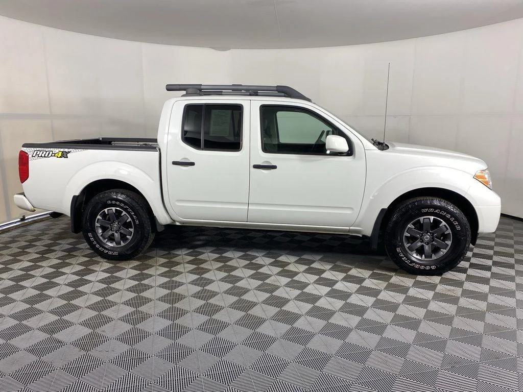 Used 2018 Glacier White Nissan PRO-4X image 8