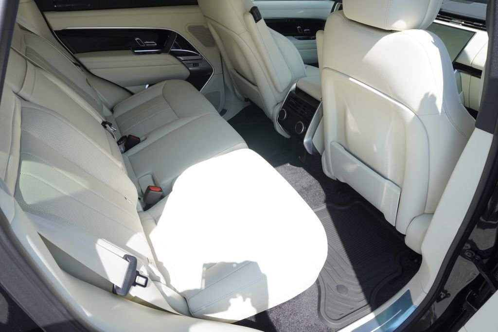 New 2026 Santorini Black Land Rover SE image 26