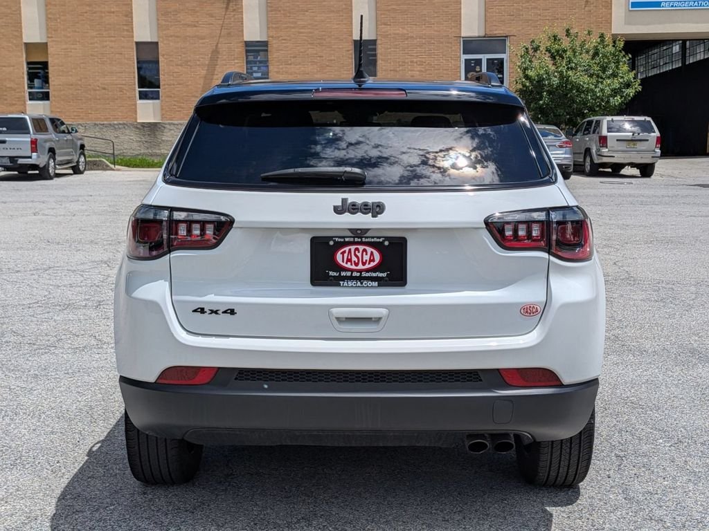 Used 2022 White Jeep Latitude image 4