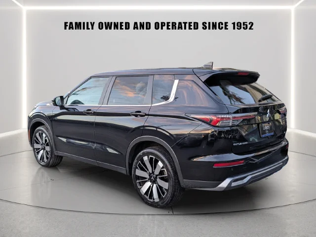 Used 2025 Black Mitsubishi SE image 4