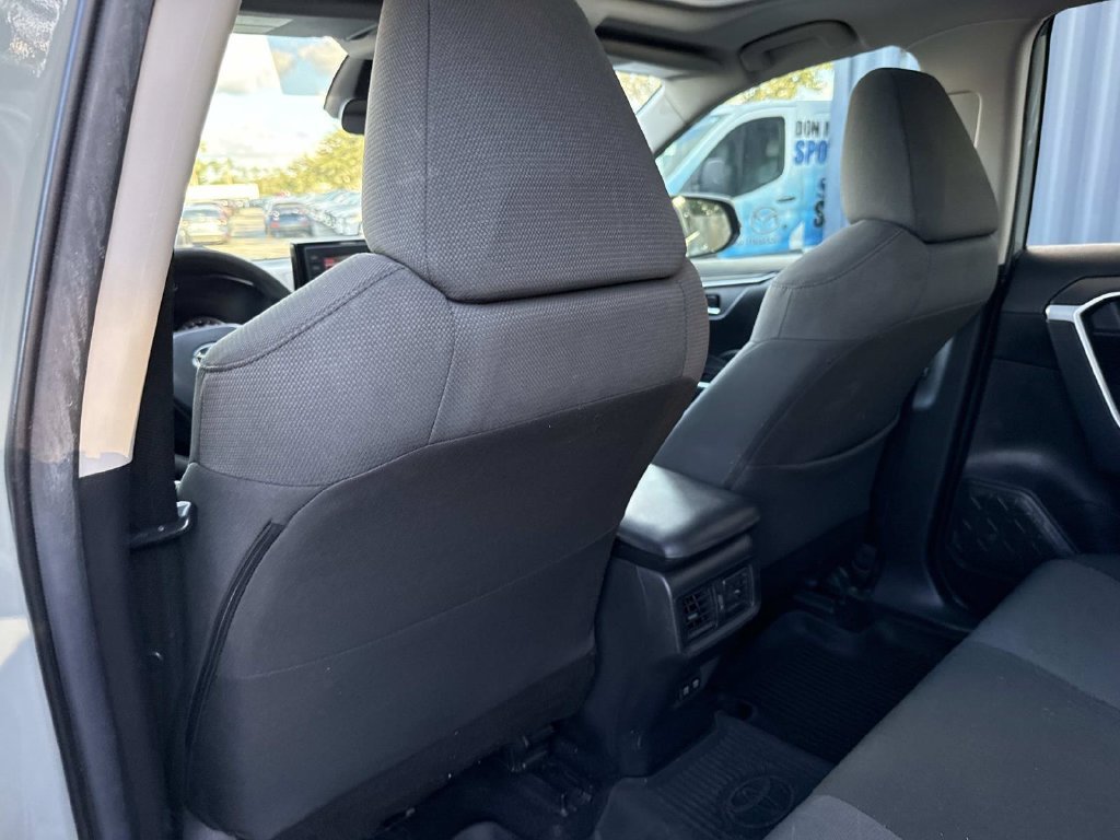 Used 2021  Toyota XLE image 13