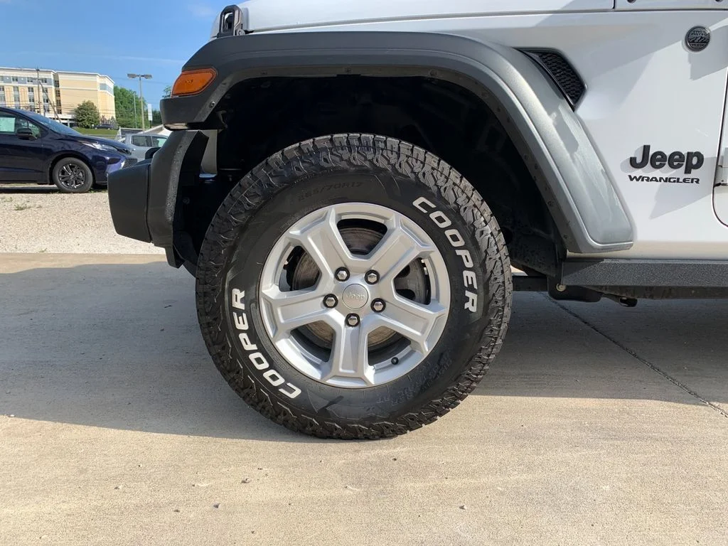 Used 2022 White Jeep Sport S image 34