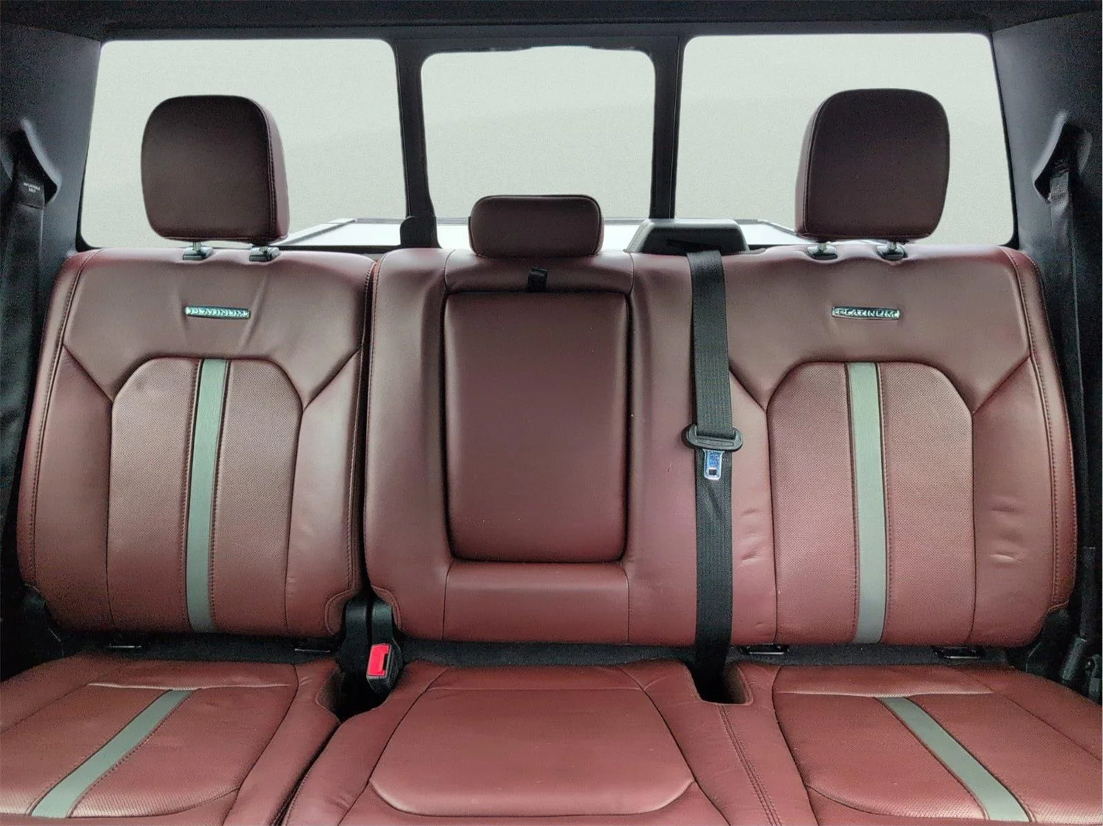 Used 2018 White Platinum Metallic Tri-Coat Ford Platinum image 29