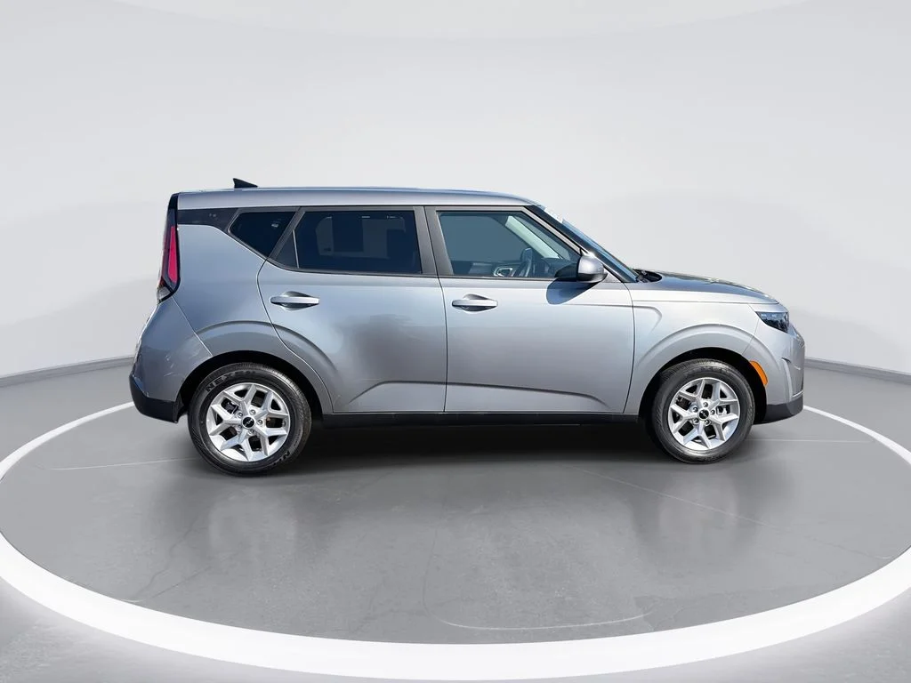Used 2025 Gray Kia LX image 9