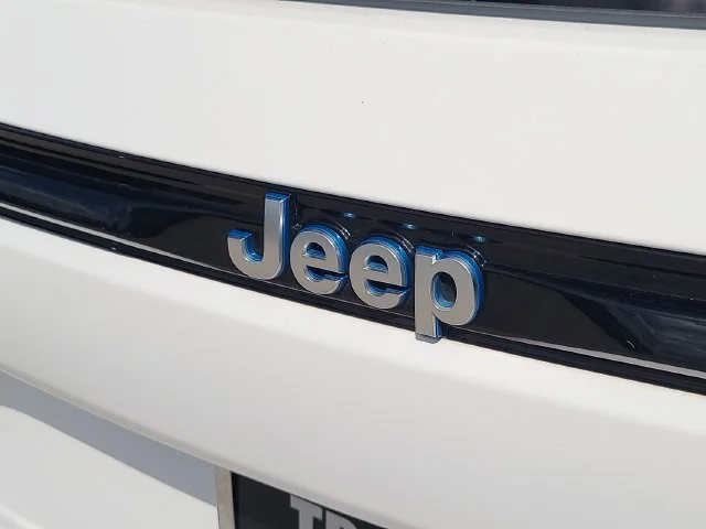 Used 2024 White Jeep LIMI image 37