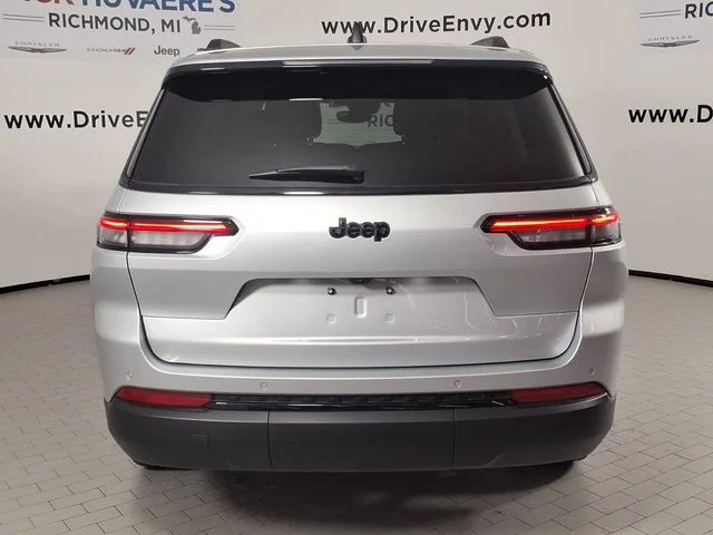 Used 2024 Silver Jeep Limited image 5