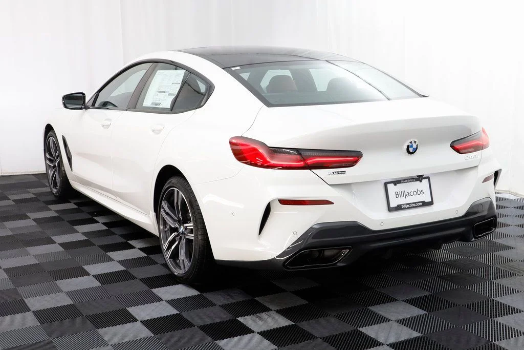 2025 BMW 8 Series 840i - Photo 17