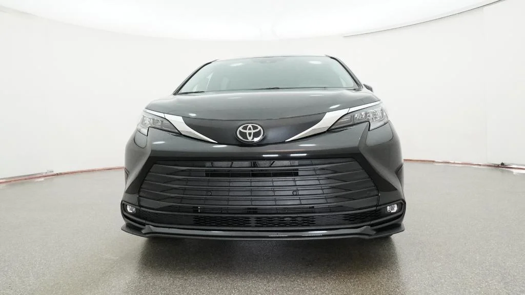 New 2026 Midnight Black Metallic Toyota XLE image 13