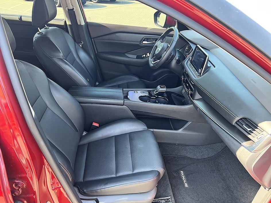 Used 2023 Scarlet Ember Tintcoat Nissan SV image 17