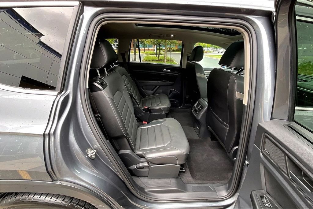 Used 2021 Gray Volkswagen SEL Premium image 30