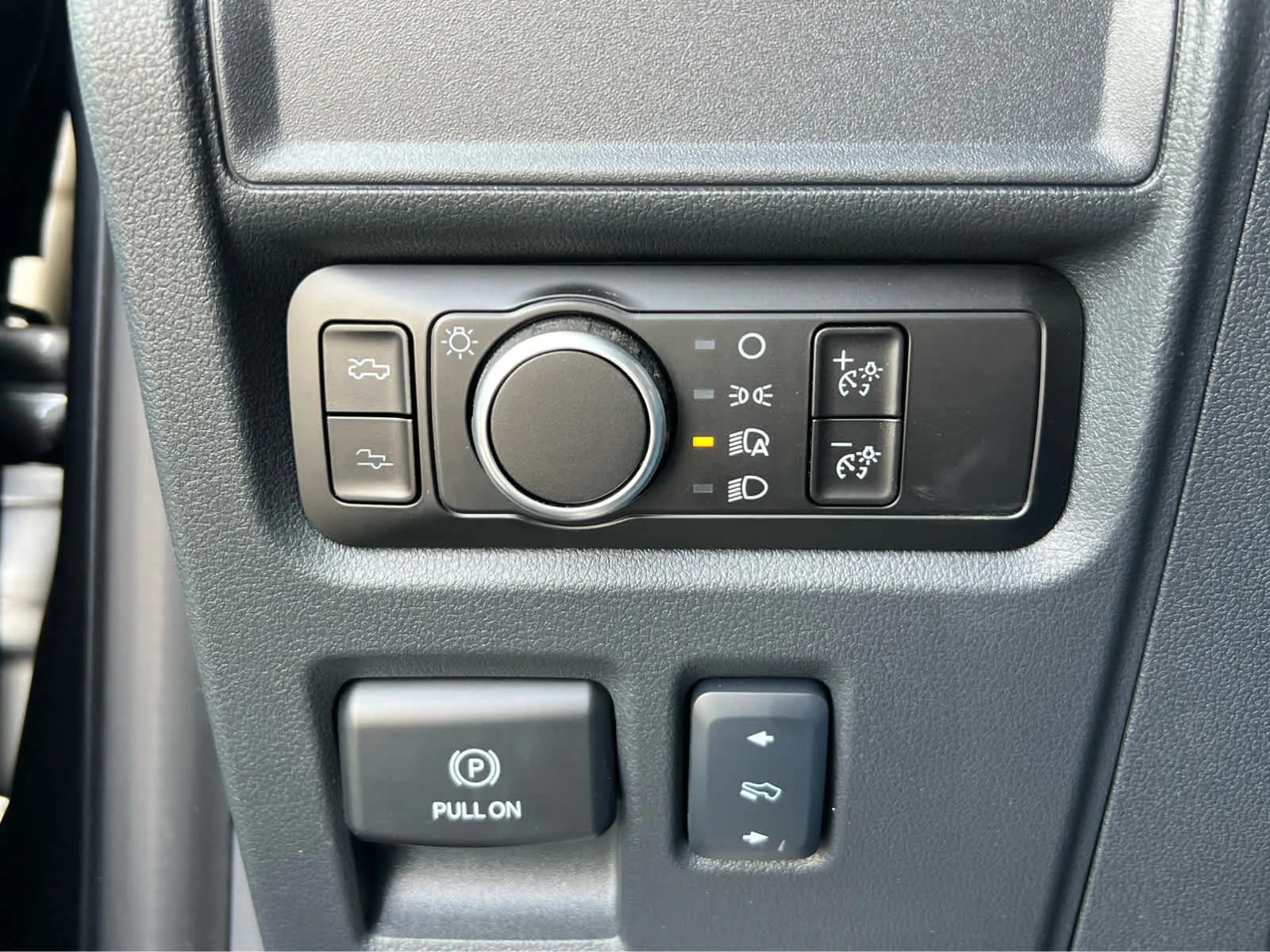 Used 2025 Light Blue Clearcoat Metallic Ford LARIAT image 33