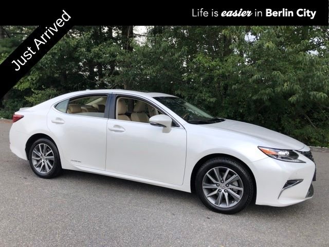 Used 2016 White Pearl Lexus 300h image 1