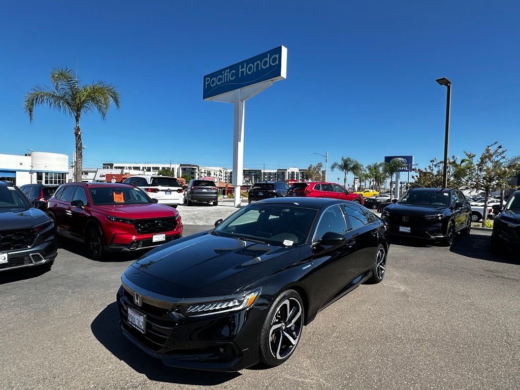 Used 2022  Honda Sport image 2