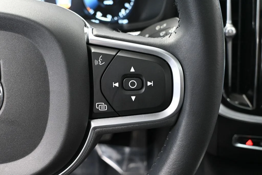 2022 Volvo S60 R-Design Expression - Photo 30