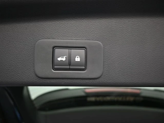 Used 2025 Blue Nissan SL image 13