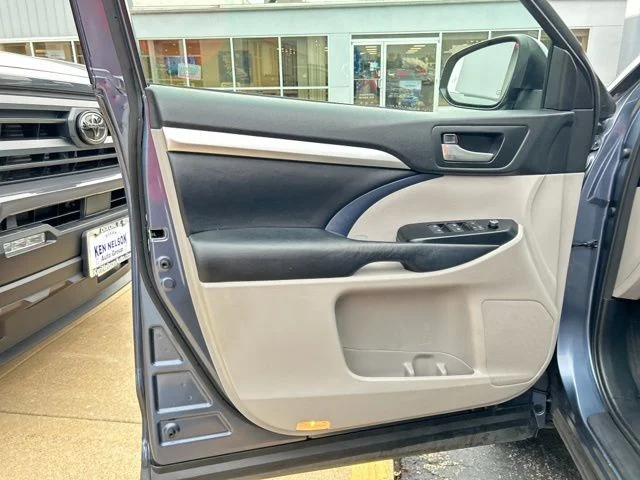 Used 2017 Shoreline Mist Toyota XLE image 29