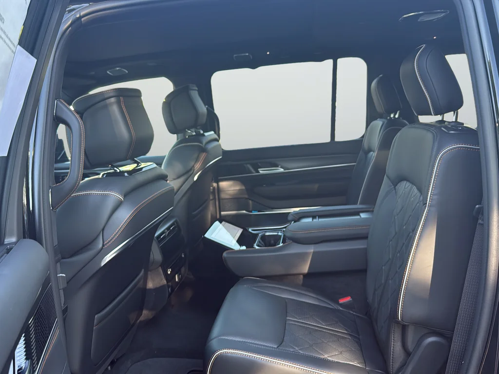 New 2026 High Gloss Black Exterior Paint Jeep Summit Reserve image 26